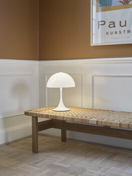Louis Poulsen Lampada da tavolo Panthella 250 Portable, acrilico opale bianco