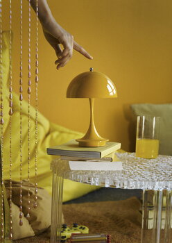 Louis Poulsen Panthella 160 Portable V3 table lamp, yellow, decoration image