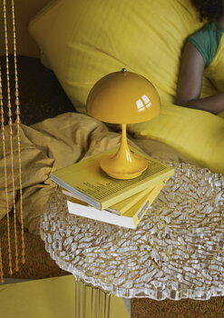 Louis Poulsen Panthella 160 Portable V3 table lamp, yellow, decoration image