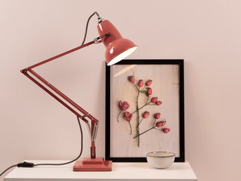 Anglepoise Original 1227 desk lamp, coral red, decoration image