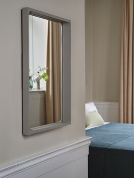 Muuto Arced spegel, 80 x 55 cm, ljusgrå
