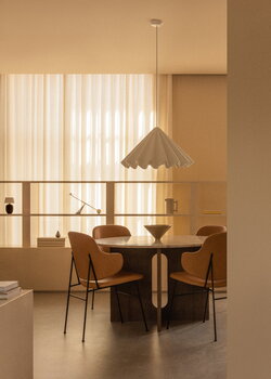 Audo Copenhagen Androgyne pöydän marmorikansi, luonnonvalkoinen, sisustuskuva