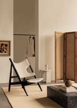 Audo Copenhagen Knitting Chair nojatuoli, musta tammi - Barnum Boucle 24, sisustuskuva