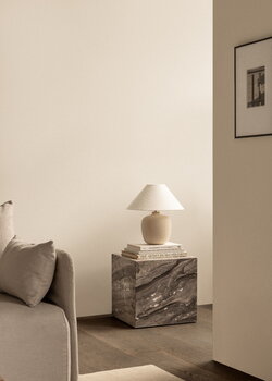 Audo Copenhagen Plinth pöytä, kuutio, Grey Galaxy marmori, sisustuskuva