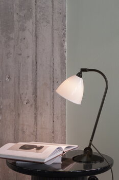 GUBI Lampada da tavolo Bestlite BL1, ottone nero - porcellana