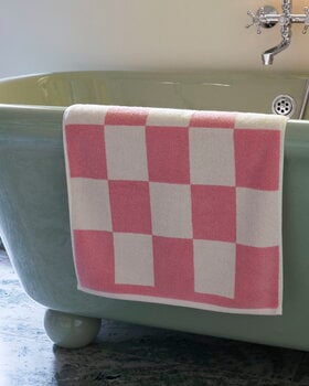 HAY Check bath towel, pink