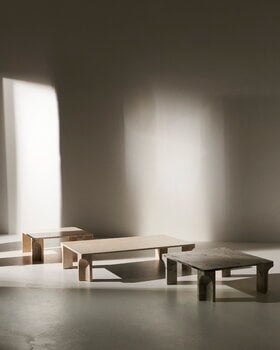 GUBI Table basse Doric, 140 x 80 cm, travertin blanc neutre