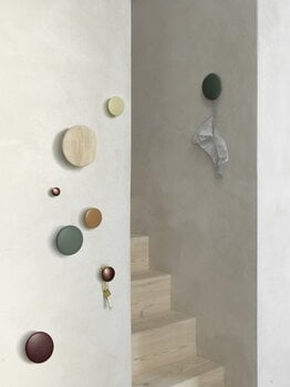 Muuto Gancio singolo Dots Wood, dusty green