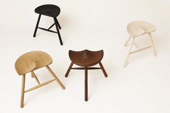 Form & Refine Shoemaker Chair No. 49 jakkara, savustettu tammi