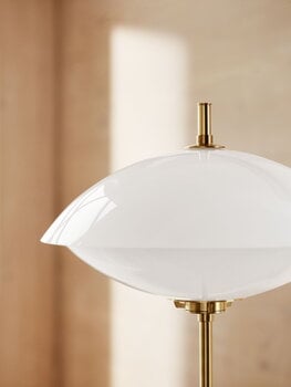 Fritz Hansen Lampada da terra Clam, opale - ottone, immagine decorativa