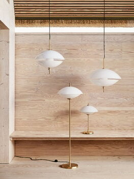 Fritz Hansen Lampe sur pied Clam, opale - laiton, image décorative