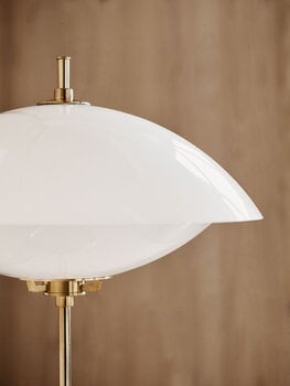 Fritz Hansen Lampada da tavolo Clam, opale - ottone, immagine decorativa