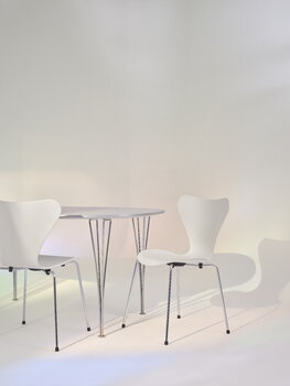 Fritz Hansen Series 7 3107 tuoli, 7:14 AM Colour Edition, beige - kromi, sisustuskuva