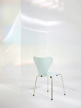 Fritz Hansen Series 7 3107 tuoli, 7:14 AM Colour Edition, vihreä - rainbow, sisustuskuva