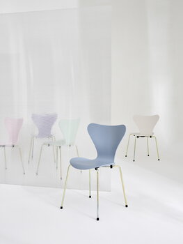 Fritz Hansen Series 7 3107 tuoli, 7:14 AM Colour Edition, vaaleanpunainen - rainbow, sisustuskuva