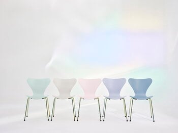 Fritz Hansen Series 7 3107 tuoli, 7:14 AM Colour Edition, vaaleanpunainen - rainbow, sisustuskuva