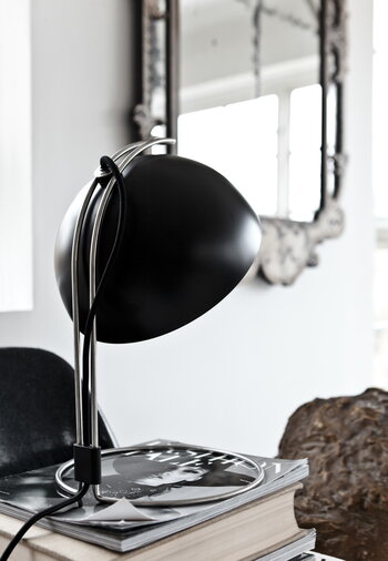 &Tradition Flowerpot VP4 table lamp, matt black