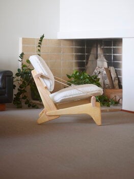 Fasetti Jumbo lounge chair, oiled pine - Makalu natural white, decoration image