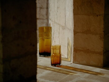 Ferm Living Muro maljakko, iso, kierrätetty meripihka, sisustuskuva