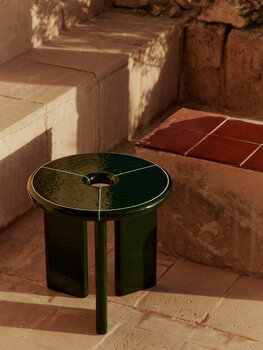 Ferm Living Tavolino Deya, 47 cm, verde scuro, immagine decorativa