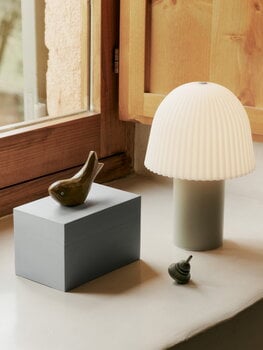 Ferm Living Frill ladattava pöytävalaisin, cashmere - valkoinen, sisustuskuva