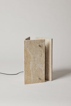 Ferm Living Oeste pöytävalaisin, hiekka, sisustuskuva