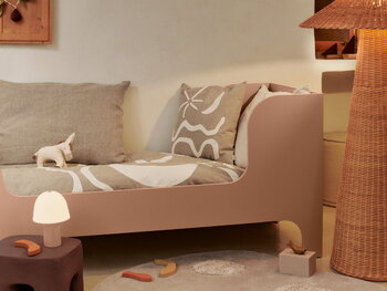 Ferm Living Sill Junior sänky, roosa, sisustuskuva