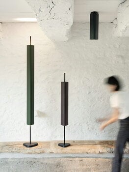 Flos Emi floor lamp, deep green, decoration image