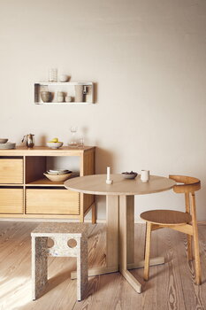 Form & Refine Taper seinähylly, 25 x 70 cm, ruostumaton teräs, sisustuskuva