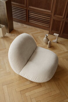 GUBI Pacha lounge chair, swivel base, Harp 24 - pearl gold
