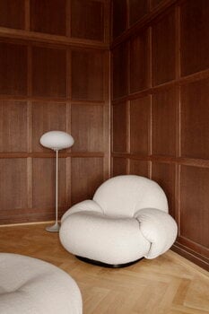 GUBI Pacha lounge chair with armrest, pearl gold - Karakorum 001