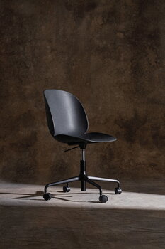 GUBI Beetle mötesstol med länkhjul, höj- och sänkbar, svart