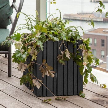 Squarely Copenhagen GrowBIG planter, black ash - black wheels