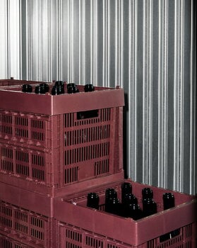 HAY Colour Crate kori, Cube, kierrätysmuovi, bordeaux, sisustuskuva