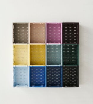 HAY Colour Crate Mini kori, kierrätysmuovi, 2 kpl, vaaleanharmaa, sisustuskuva