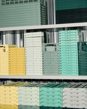 HAY Colour Crate kori, S, kierrätysmuovi, dark green, sisustuskuva