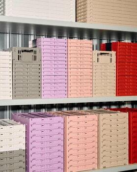 HAY Colour Crate kori, S, kierrätysmuovi, warm grey, sisustuskuva
