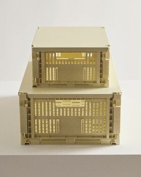 HAY Colour Crate kori, M, kierrätysmuovi, light yellow, sisustuskuva
