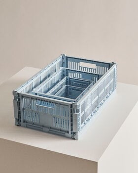 HAY Colour Crate kori, L, kierrätysmuovi, soft blue, sisustuskuva