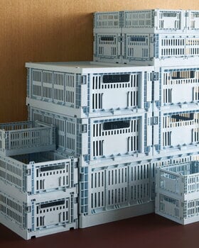 HAY Colour Crate kori, L, kierrätysmuovi, soft blue, sisustuskuva