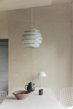 &Tradition Flowerpot VP3 table lamp, matt white