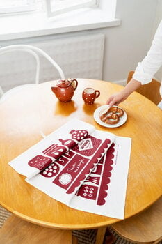Kauniste Keittiössä tea towel, red