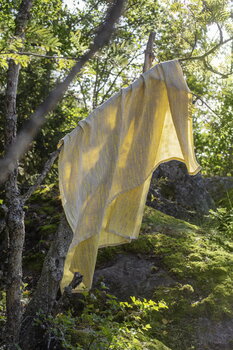 Lapuan Kankurit Osmankäämi table cloth/throw, 145 x 200 cm, linen - yellow, decoration image