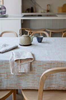 Lapuan Kankurit Osmankäämi table cloth/throw, 145 x 200 cm, grey - cinnamon, decoration image