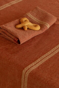 Lapuan Kankurit Venla linen tablecloth, melange lignonberry - linen, decoration image