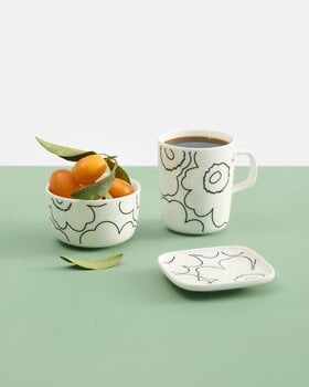 Marimekko Oiva - Piirto Unikko mug, 2,5 dl, white - black, decoration image