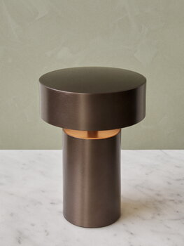 Audo Copenhagen Lampada da tavolo Column Portable, bronzo