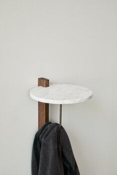 Audo Copenhagen Corbel hylly, tummaksi petsattu tammi - Carrara marmori