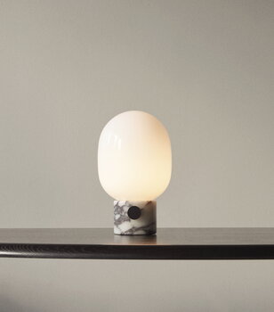 Audo Copenhagen Lampe de table JWDA, marbre Calacatta Viola