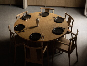 Audo Copenhagen Chaise de salle à manger Merkur avec accoudoirs, chêne